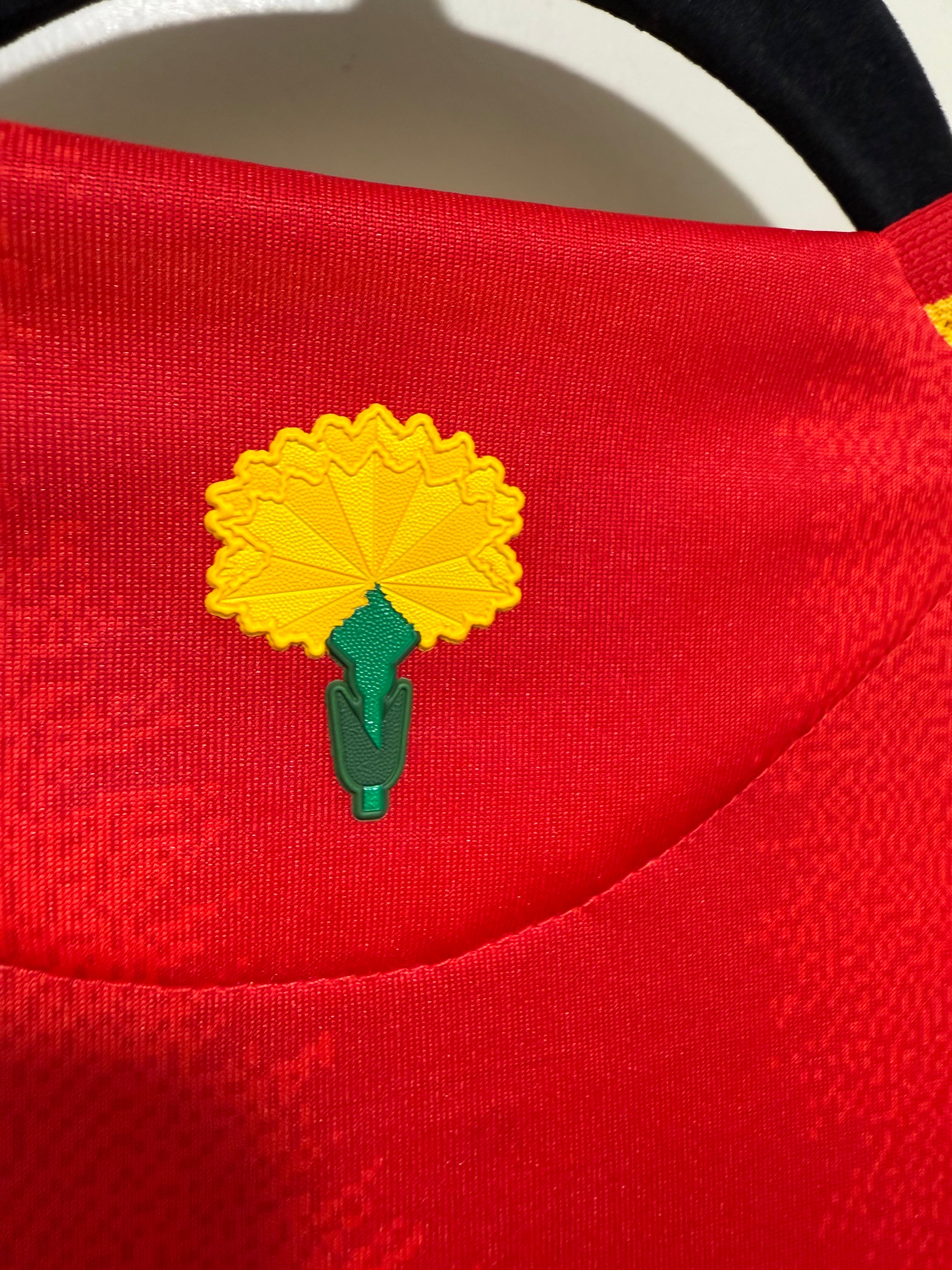 Lamine Yamal #19 Men’s EXTRA LARGE Spain Euro 2024 Home Authentic Jersey