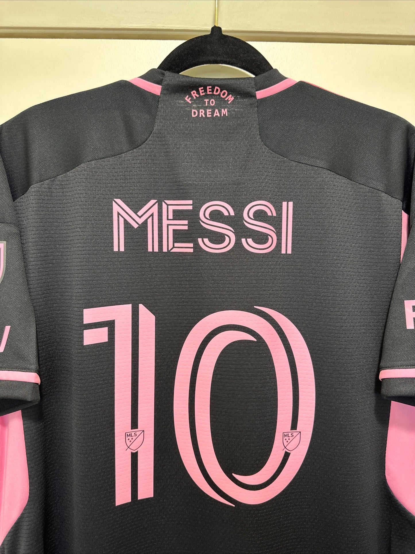Messi #10 Mens LARGE Adidas Authentic Inter Miami La Noche Jersey