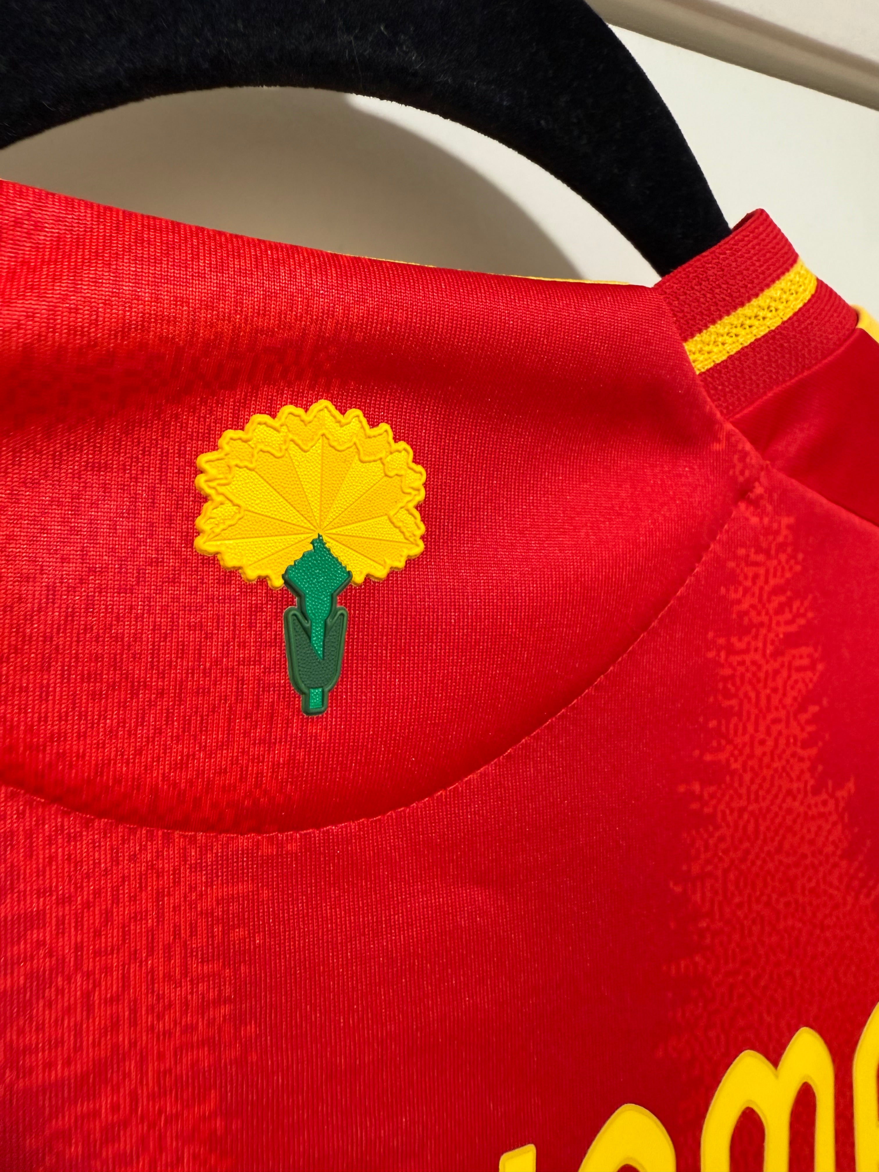 Lamine Yamal #19 Men’s MEDIUM Spain Euro 2024 Home Authentic Jersey